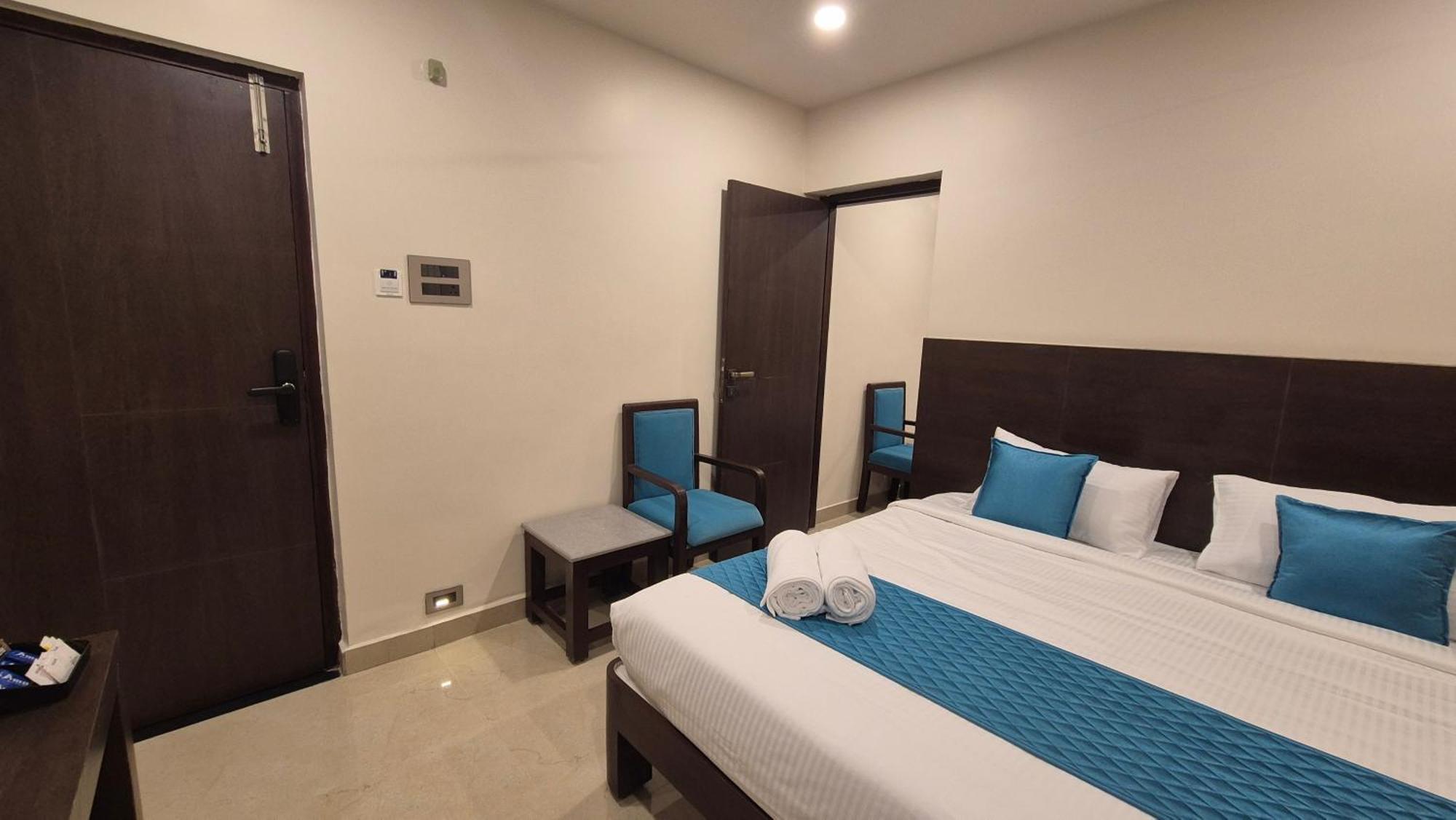 Hotel Janas Tirupati Kültér fotó