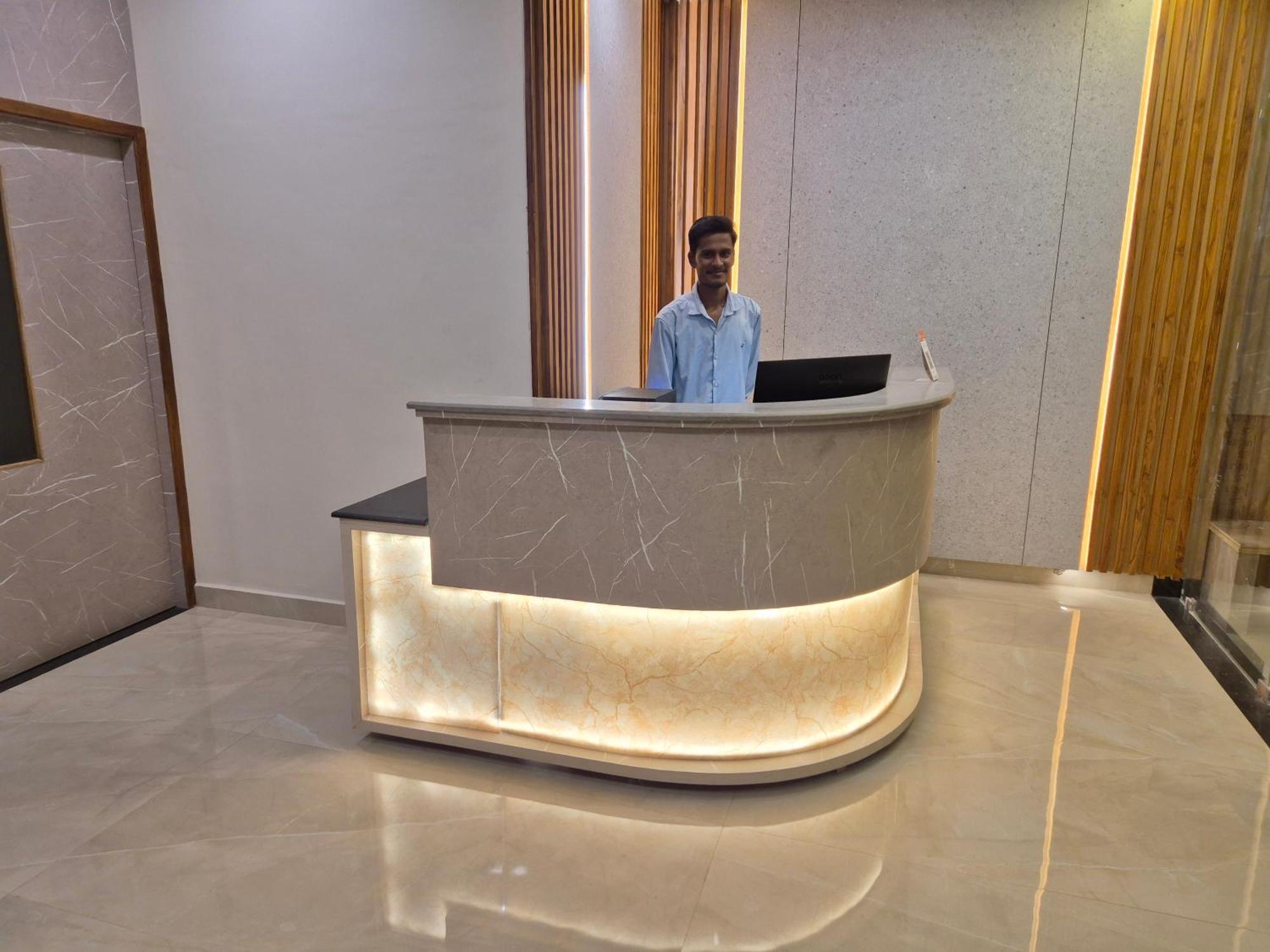 Hotel Janas Tirupati Kültér fotó
