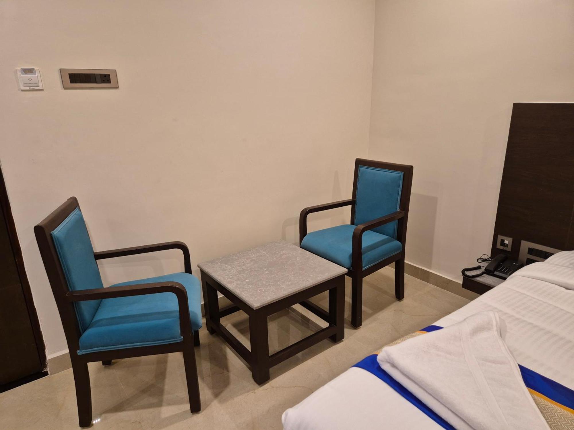 Hotel Janas Tirupati Kültér fotó