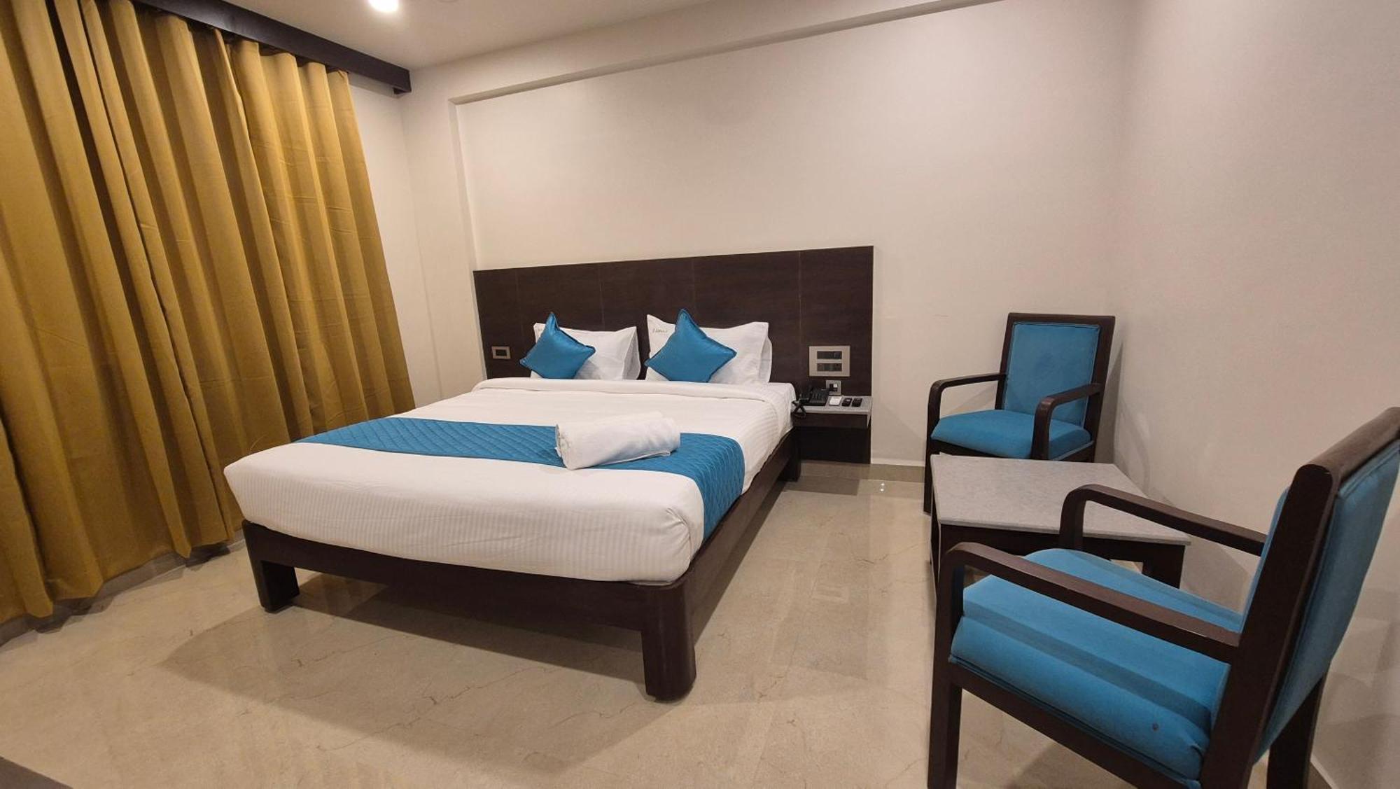 Hotel Janas Tirupati Kültér fotó