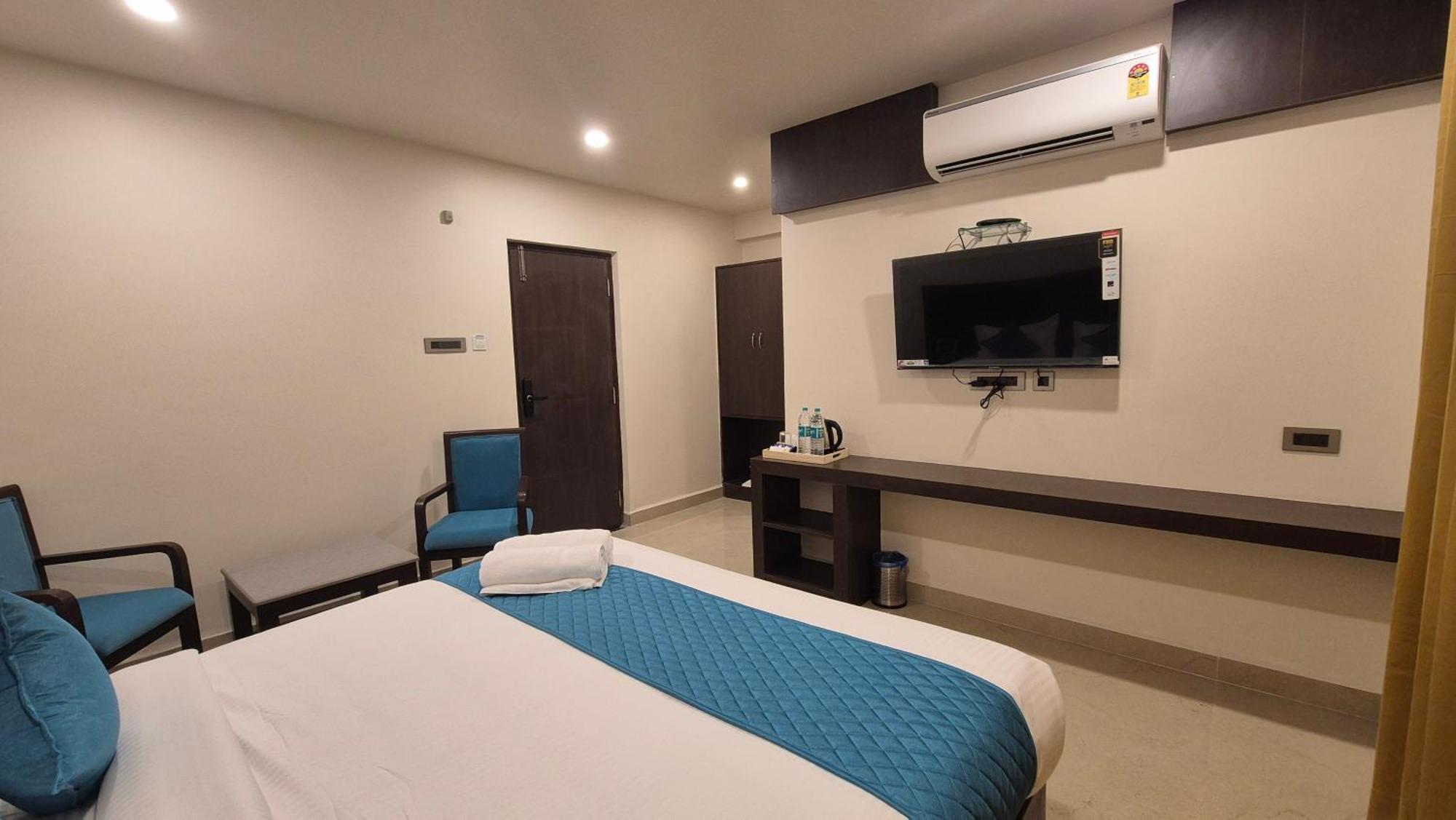Hotel Janas Tirupati Kültér fotó
