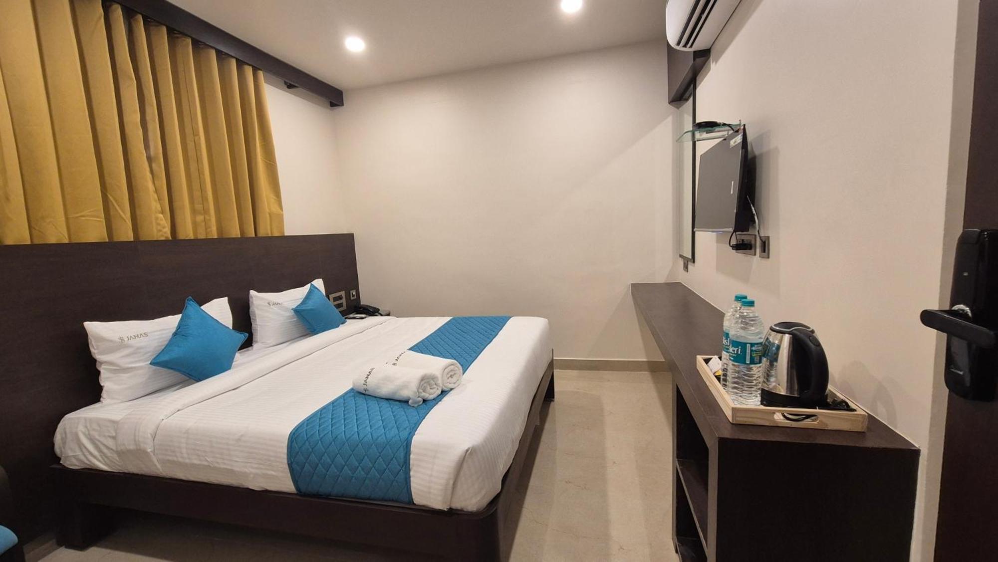 Hotel Janas Tirupati Kültér fotó