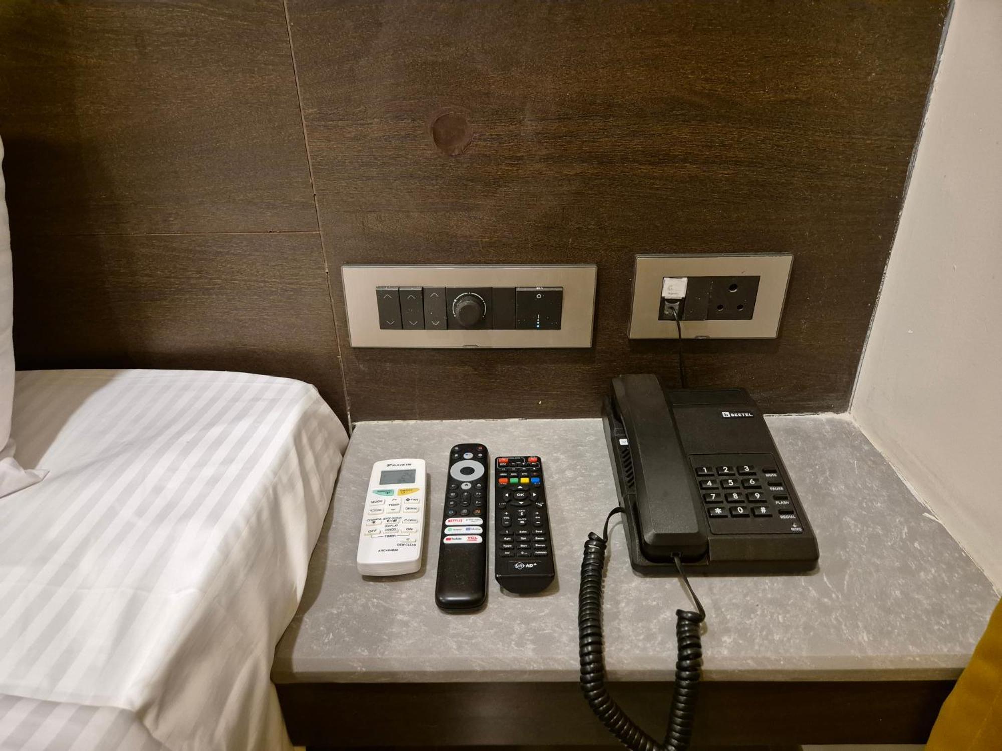 Hotel Janas Tirupati Kültér fotó